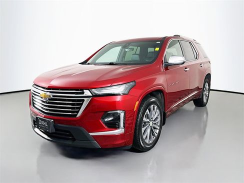 Used 2023 Chevrolet Traverse Premier image 3