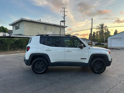 Used 2018 Jeep Renegade Trailhawk image 6