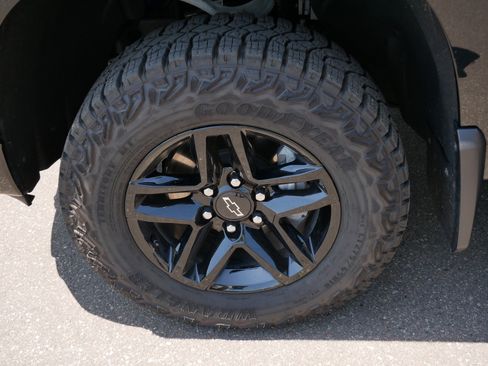 Used 2025 Chevrolet Silverado 1500 Custom Trail Boss w/ Midnight Edition AWD/4WD image 15