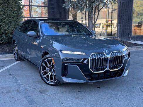 Used 2023 BMW 760i xDrive w/ Executive Package image 7