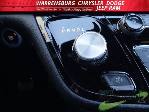 New 2026 Chrysler Pacifica Select image 30