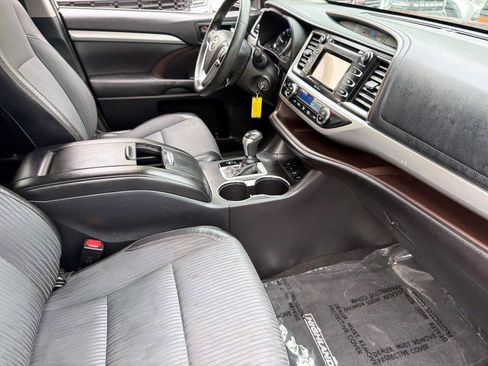 Used 2015 Toyota Highlander Plus AWD/4WD image 8