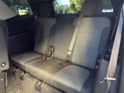 Used 2018 Chevrolet Traverse LT w/ LPO, Black Accent Package FWD image 67