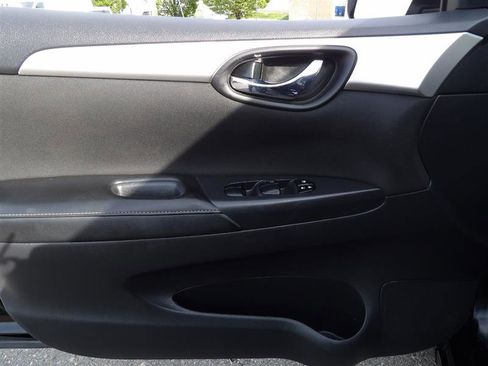 Used 2016 Nissan Sentra S image 22