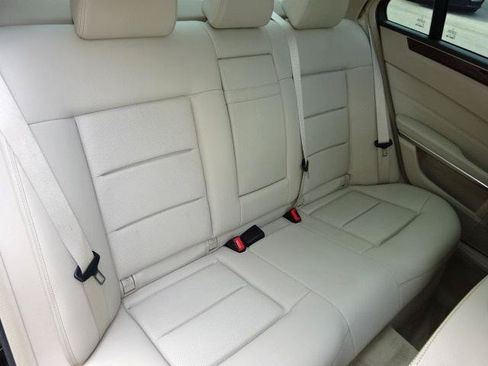 Used 2014 Mercedes-Benz E 350 Sedan image 20