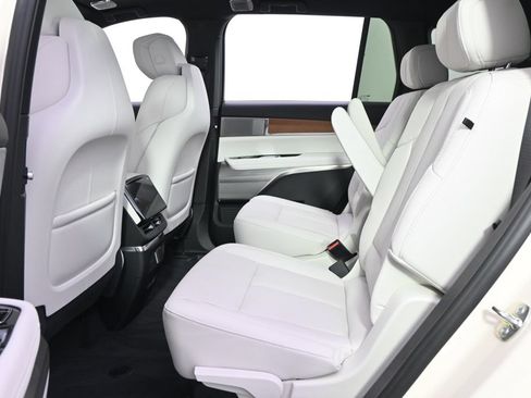 New 2027 Cadillac Vistiq Sport w/ LPO, Floor Liner Package AWD/4WD image 21