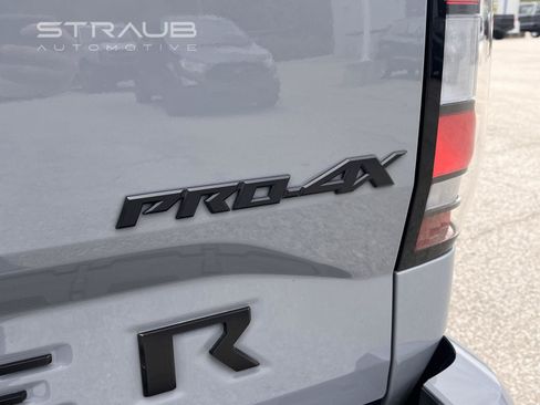 Used 2023 Nissan Frontier PRO-4X w/ Pro-4X Premium Package AWD/4WD image 14