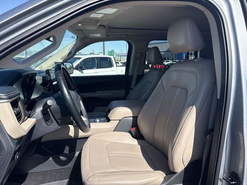Used 2023 Ford Expedition Limited AWD/4WD image 17