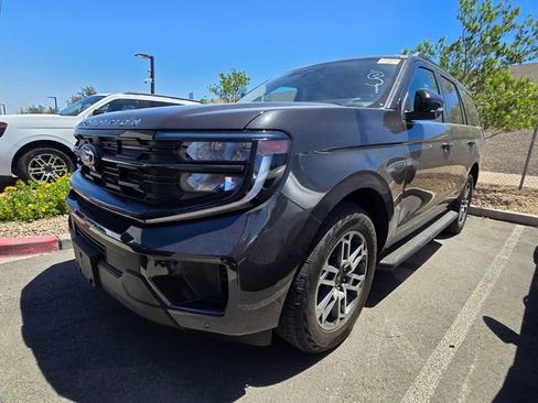 Used 2025 Ford Expedition Active AWD/4WD image 2