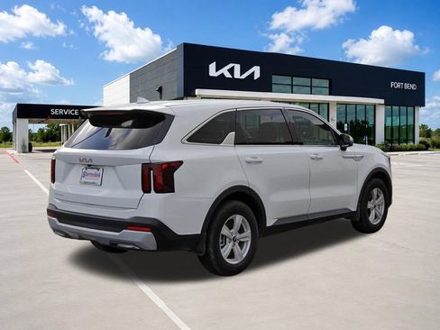Certified 2026 Kia Sorento LX FWD image 5