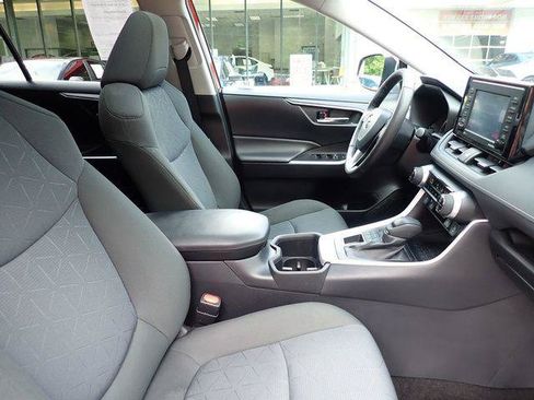 Certified 2022 Toyota RAV4 XLE w/ Convenience Package AWD/4WD image 3