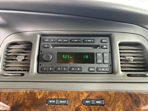 Used 2009 Mercury Grand Marquis LS RWD image 14
