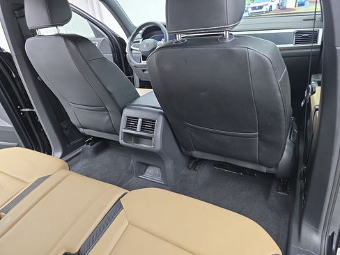 Used 2023 Volkswagen Atlas Cross Sport SE w/ Panoramic Sunroof Package AWD/4WD image 11