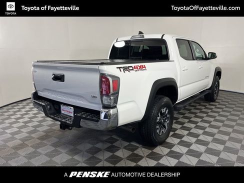 Certified 2022 Toyota Tacoma TRD Off-Road AWD/4WD image 5