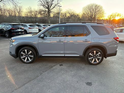 Used 2025 Honda Pilot Touring image 4