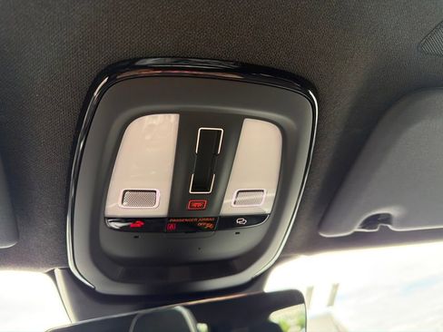 Certified 2025 Volvo XC40 B5 Plus AWD/4WD image 11