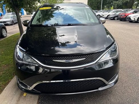 Used 2019 Chrysler Pacifica Limited FWD image 9