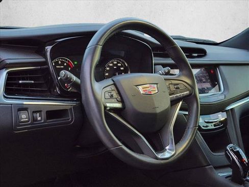 Used 2025 Cadillac XT6 Luxury FWD image 15