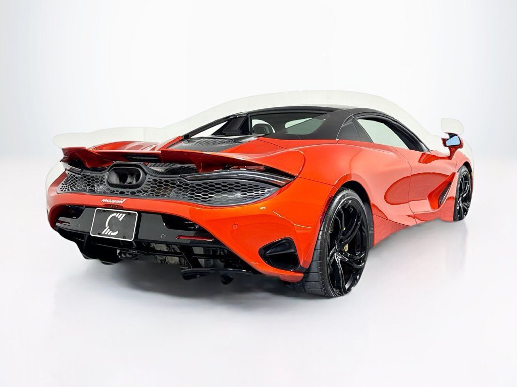 Used 2026 McLaren 750S Spider RWD image 5