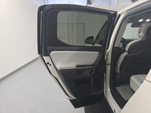 Used 2023 Rivian R1T Adventure image 17