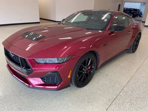 Used 2025 Ford Mustang GT Premium RWD image 3