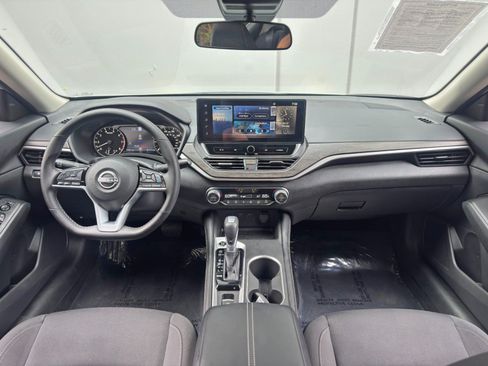 Used 2025 Nissan Altima 2.5 SV w/ SV Premium Package FWD image 12