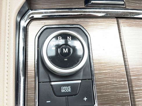 Used 2024 Ford Expedition Limited RWD image 15