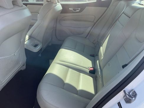 Used 2020 Volvo S60 T5 Momentum image 19