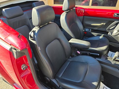 Used 2008 Volkswagen Beetle S image 8