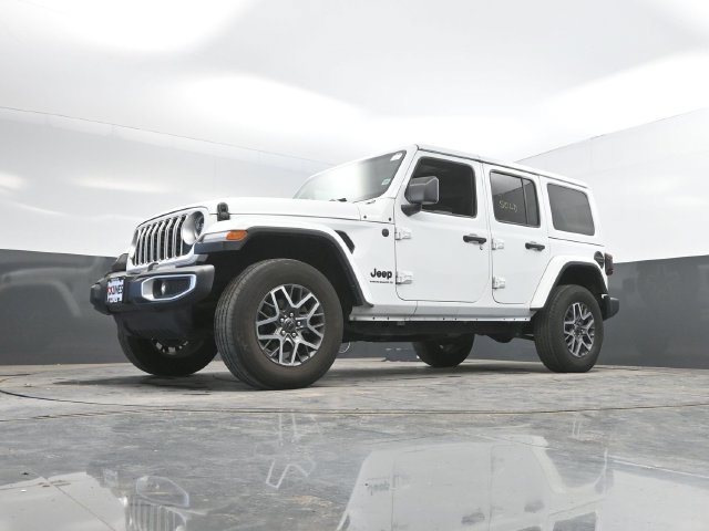 Used 2025 Jeep Wrangler Unlimited Sahara AWD/4WD image 49