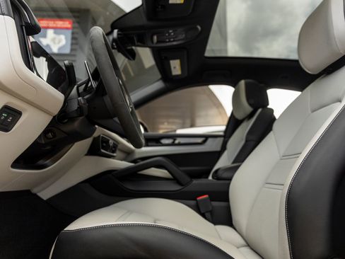 New 2025 Porsche Cayenne E-Hybrid Coupe AWD/4WD image 24