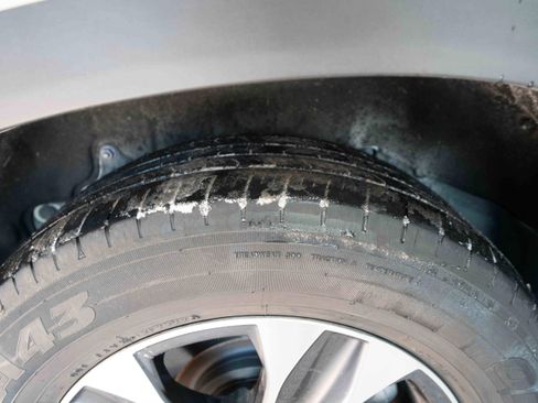 Certified 2022 Toyota Highlander XLE image 32