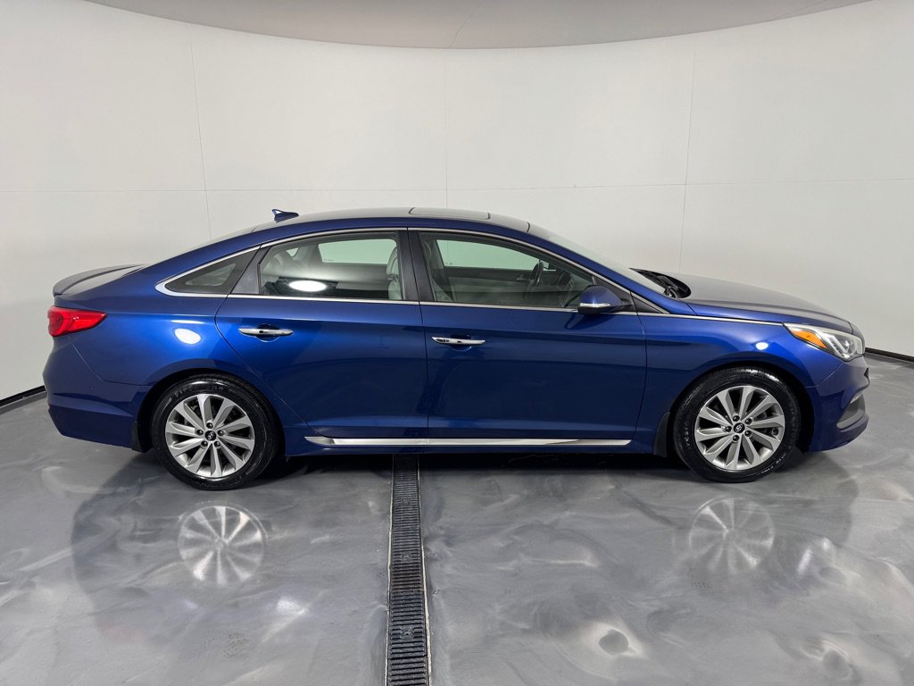 Used 2016 Hyundai Sonata Sport w/ Option Group 03 FWD image 4