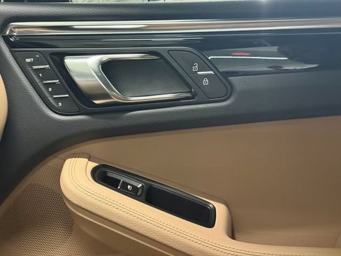 Certified 2026 Porsche Macan AWD/4WD image 41