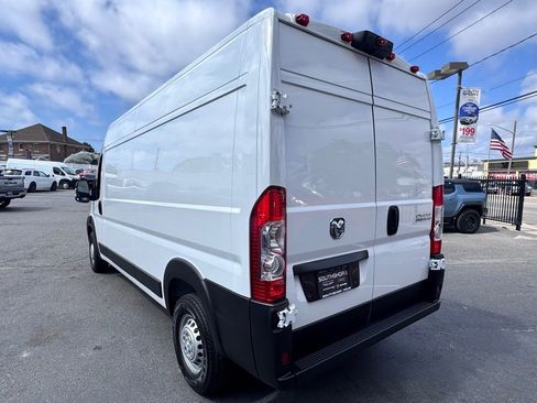Used 2024 RAM ProMaster 2500 w/ Convenience Group FWD image 5