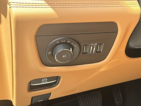Used 2023 Jeep Grand Cherokee L Summit AWD/4WD image 17