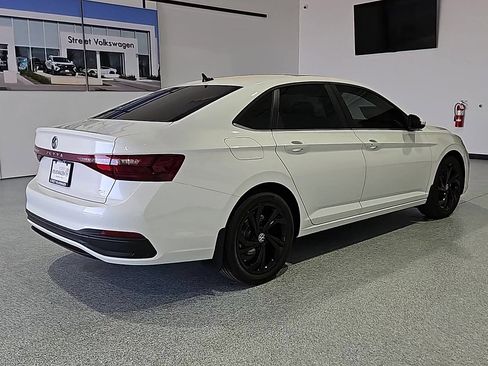 New 2026 Volkswagen Jetta SE FWD image 9