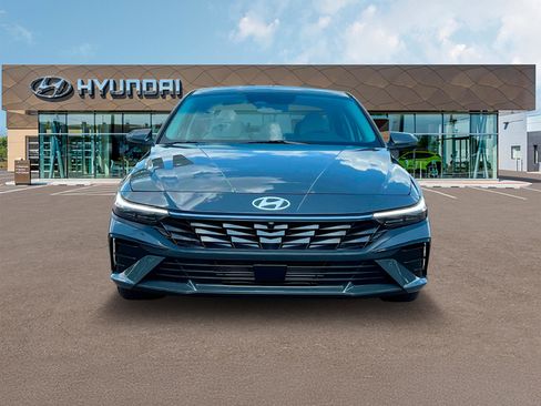 Used 2025 Hyundai Elantra Limited w/ Cargo Package FWD image 31