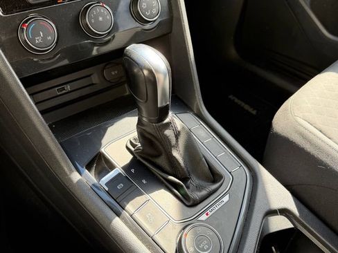 Used 2018 Volkswagen Tiguan S image 11