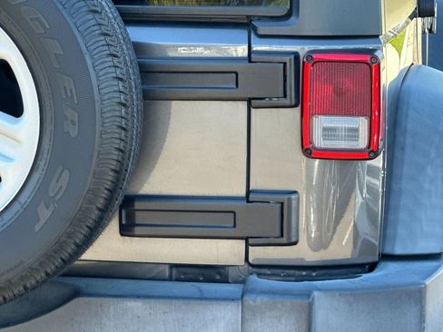 Used 2018 Jeep Wrangler Unlimited Sport w/ Connectivity Group image 28