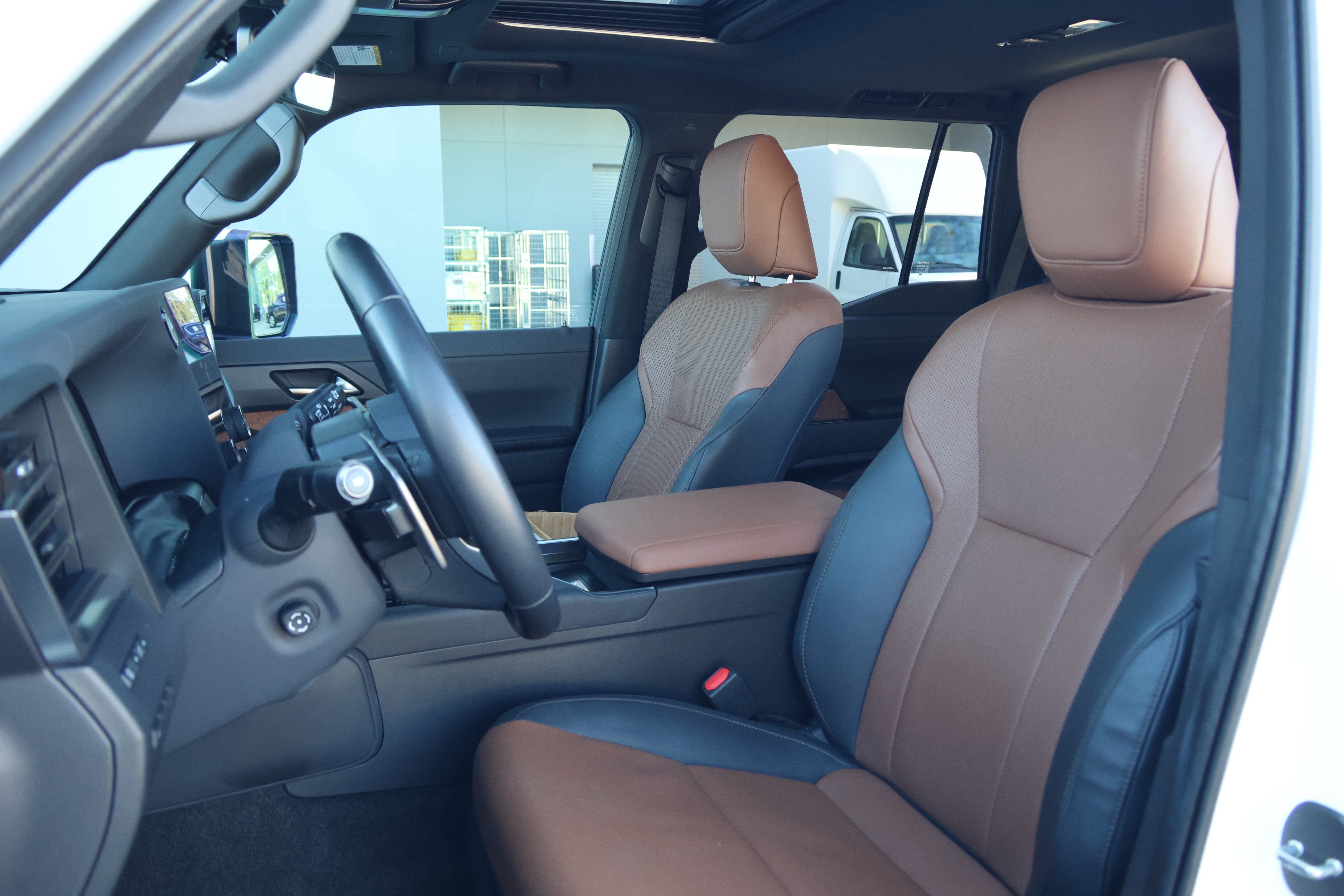 Used 2024 Lexus GX 550 w/ Accessory Package (2T) AWD/4WD image 36