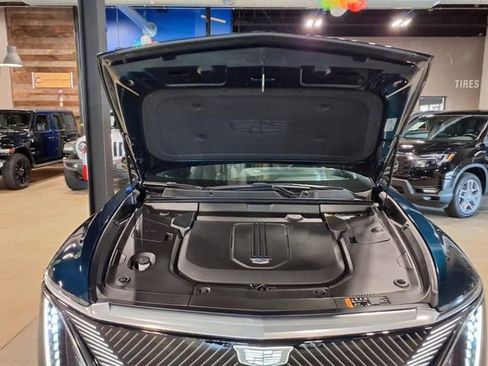 Used 2024 Cadillac Lyriq Luxury image 11