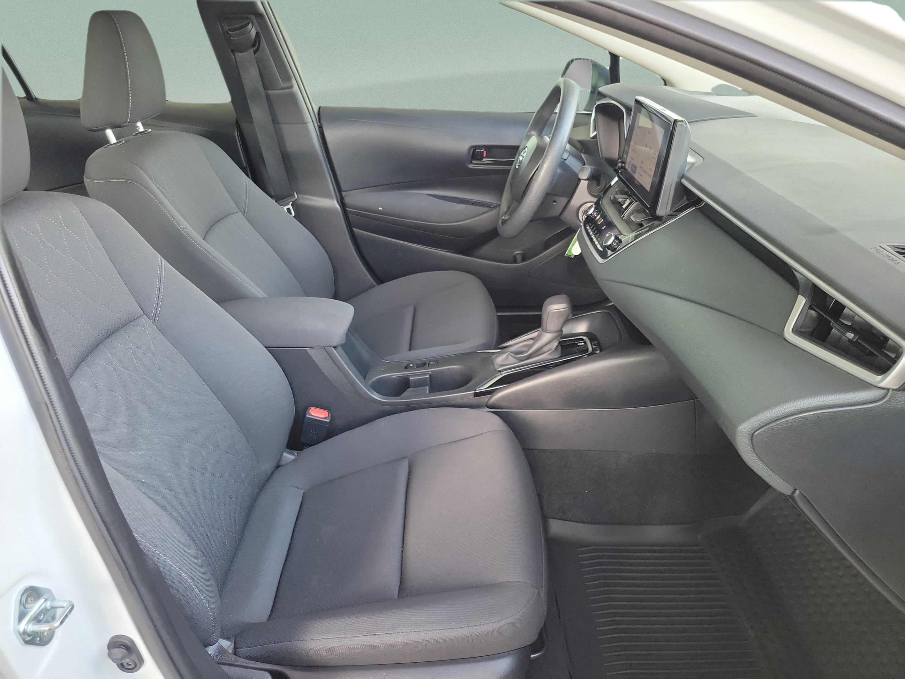 Used 2024 Toyota Corolla LE FWD image 32