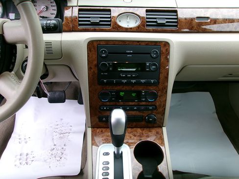 Used 2005 Ford Five Hundred Limited image 16