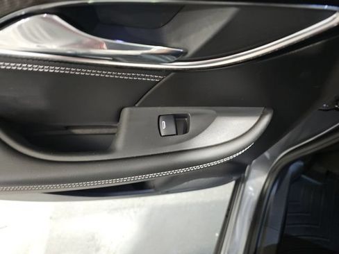 Used 2022 Buick Envision Essence w/ Safety Package FWD image 19