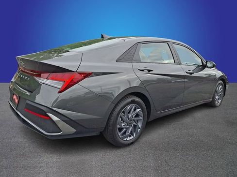 Used 2024 Hyundai Elantra SEL FWD image 4