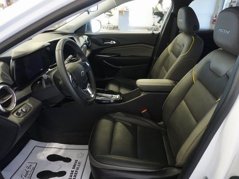 Used 2025 Chevrolet Trax ACTIV w/ Sunroof Package image 21