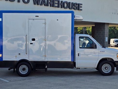 Used 2023 Ford E-350 and Econoline 350 Super Duty w/ Power Windows & Locks Group RWD image 5