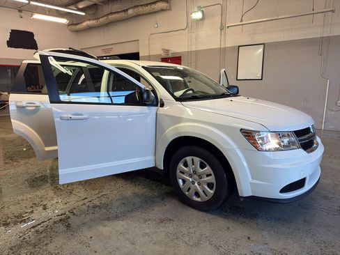 Used 2017 Dodge Journey SE image 7