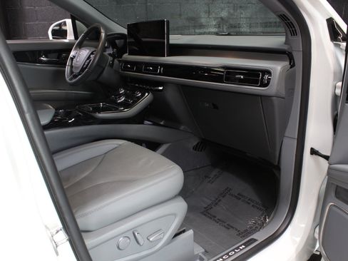 Used 2023 Lincoln Nautilus Reserve FWD image 51